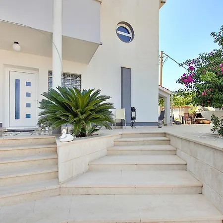 Apartment Anda-3 By Interhome Trogir