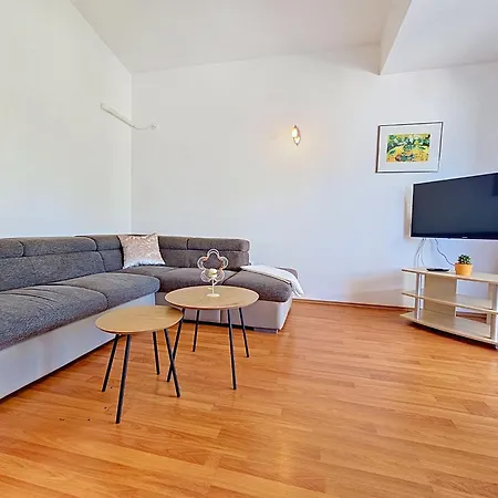 Anda-3 By Interhome Appartamento Traù